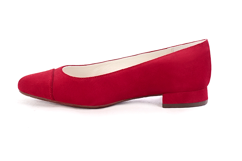 Cardinal red women's ballet pumps, with low heels. Round toe. Flat block heels. Profile view - Florence KOOIJMAN